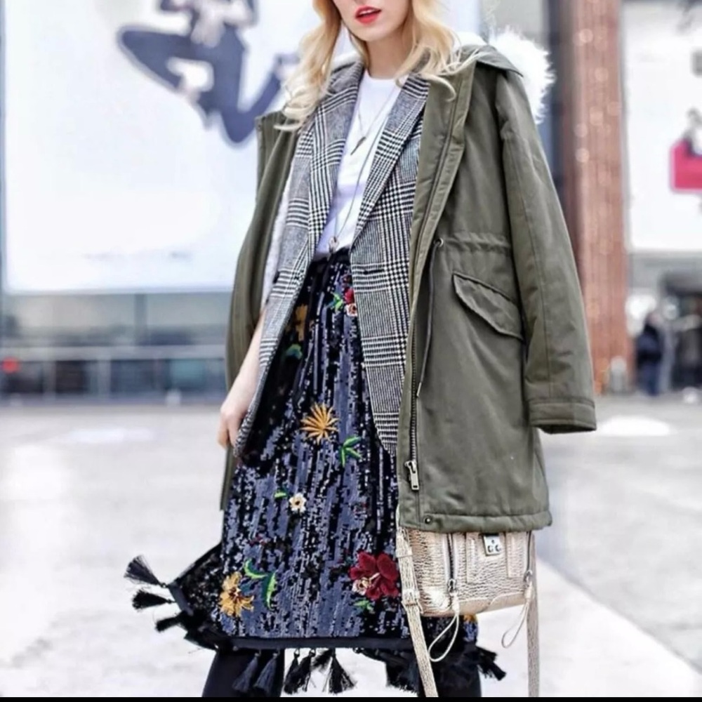 ZARA Midi Skirt Size M Black Sequins Floral New